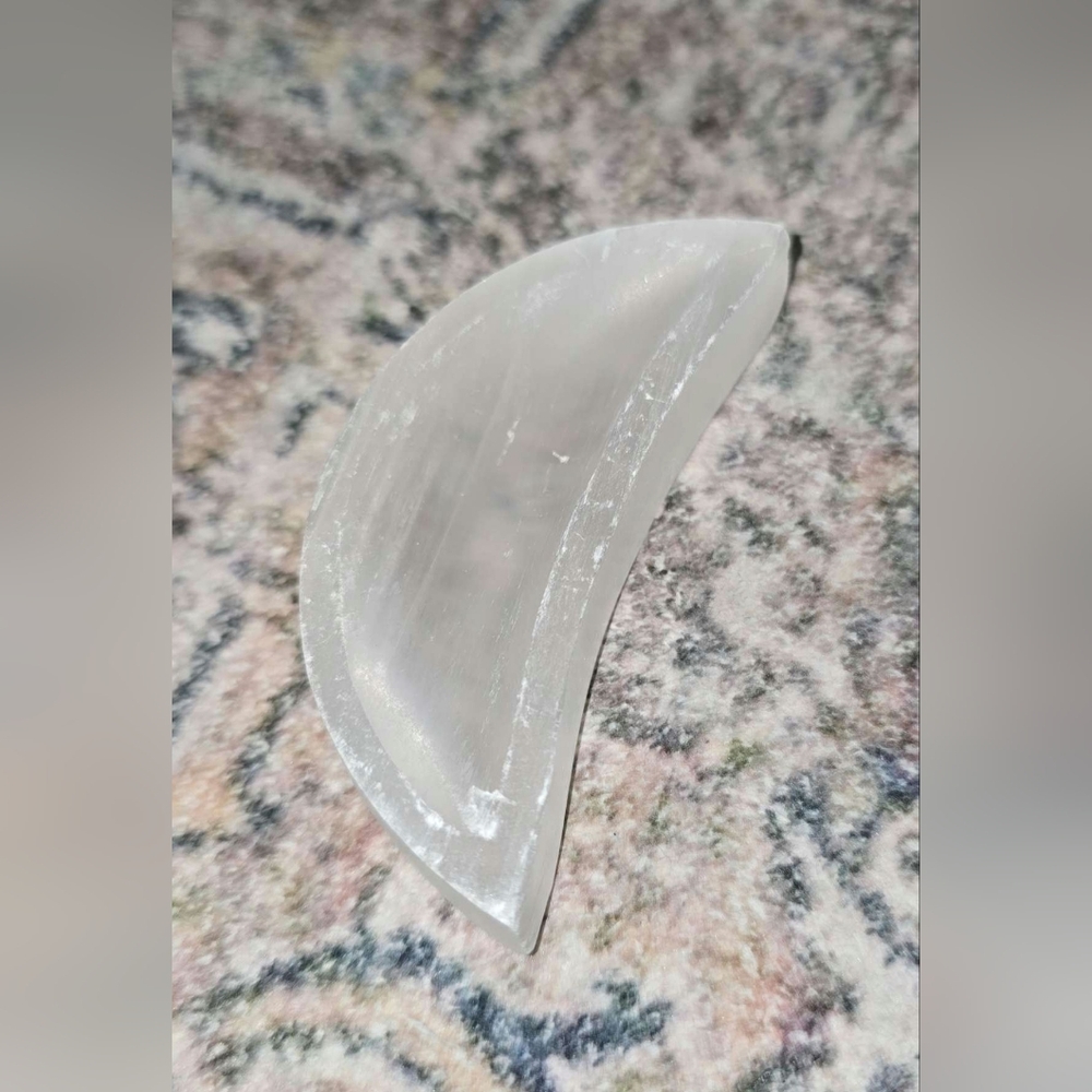 Selenite Crescent Moon Bowl 🤍🌙